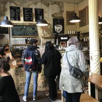 Lecker veganer Kuchen und Kaffee  at Death Presso in Hamburg