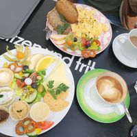 Vegan (zoo) & vegetarian (Hafen) breakfast at Death Presso in Hamburg