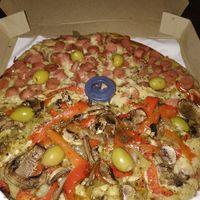 Pizza miti y miti, Fourmi Vegan y Salchichas at Fourmi Vegan in Buenos Aires