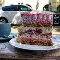 Weiße Schokolade-Beeren Torte at Magnolia in Muenster