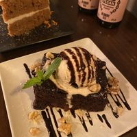 Le dessert, un brownie fondant at Mad Mad Vegan - Chueca in Madrid