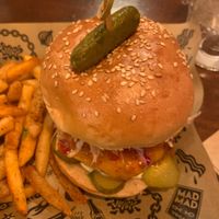 The mad nashville (with cheese) and cajun fries at Mad Mad Vegan - Chueca in Madrid