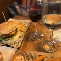 Rock’n Chick’n sandwich with regular fries  at Mad Mad Vegan - Chueca in Madrid