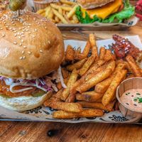 Mad Nashville Burger - with Cajun fries (9/10) at Mad Mad Vegan - Chueca in Madrid