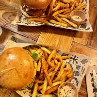 Nashville and Rock’n chick’n burgers  at Mad Mad Vegan - Chueca in Madrid