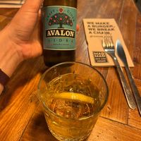 Dry cider by Avalon, served with lemon and ice. 3,50€ per 33cl. at Mad Mad Vegan - Chueca in Madrid