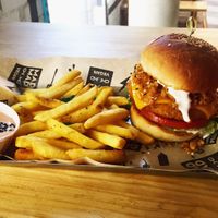 No chicken burger 🙌😋 at Mad Mad Vegan - Chueca in Madrid