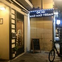 ¡No os lo paséis de largo, que está retranqueado! at Mad Mad Vegan - Chueca in Madrid