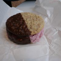 Inbetwiener Love Bite at Veganista Ice Cream VII in Vienna