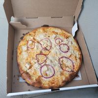 Buffalo chik'n pizza at Savory Leaf Cafe in Trenton
