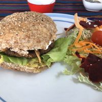 Hamburguesa de avena at Casa Savia Vegana in Merida
