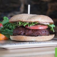 L’indien - burger végétalien  at Chez Victor - St Foy in Quebec