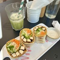 Veganer BBQ Wrap mit Tofu & Iced Matcha Latte mit Hafermilch   at Kat's Kitchen Brunch Club in Split