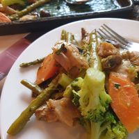 Frango vegan com legumes at Adega Regional in Elvas