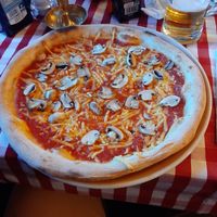 Vegan pizza funghi at Da Giorgio's in Berlin