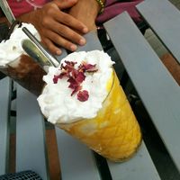 Vegan mango lassi and vegan Oreo milkshake at Byczyn in Poznan