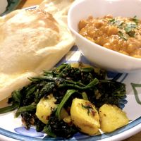 Chickpeas with chapati and freshly made potato & spinach  at Downtown B's in Tokyo
