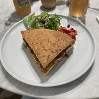 Fladenbrot mit Gemüse   at Vitra Haus Cafe in Weil Am Rhein