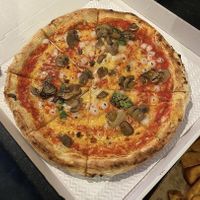 Vegan Margherita + mushrooms at Pizza Triangle in Newcastle-under-lyme