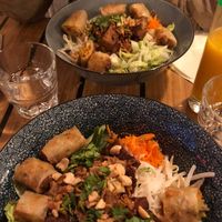 Plat : Bobun avec du tofu et nems aux légumes  at Hai Ba in Rouen