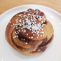 Cinnamon bun  at Dauns in East London