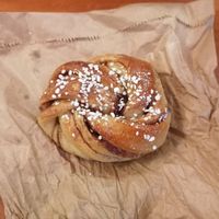 Cinnamon bun at Dauns in East London