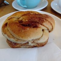 Cinnamon bun (without sugar) at Dauns in East London