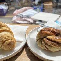 vegane Zimtschnecke  at Dauns in East London