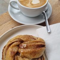 Flat white and cinnamon bun at Dauns in East London