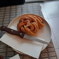 Cinnamon bun at Dauns in East London