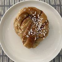 Cinnamon bun  at Dauns in East London