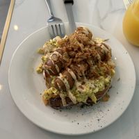 Toast con scramble tofu e salsicce   at Dauns in East London