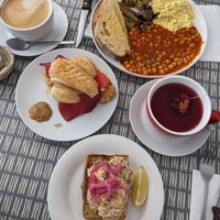 Brunch plate, croissant with vegan ham & brie and smörrebröd at Dauns in East London
