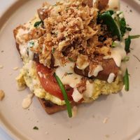Scrambled tofu deluxe option at Dauns in East London