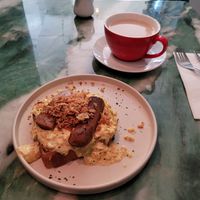 Scramble on sourdough bread with seitan sausage and Smårgårdste at Dauns in East London