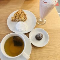 Strawberry milkshake, apple pie, choklad topp and mint tea  at Delivore in Stockholm