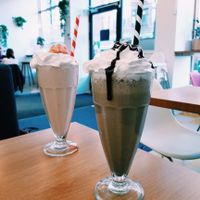 Strawberry and Cookies & Cream milkshakes at Delivore in Stockholm