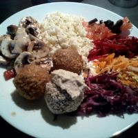 Plato principal at Taberna do Mundo in Braga