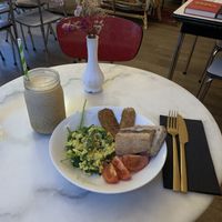 Breakfast Bowl & Coco Nutty Smoothie at L'Alchimiste in Brussels