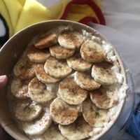 Porridge with bananas and cinnamon at Haelthy Bar & Cafe in Berlin