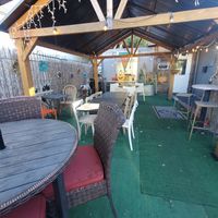 Outdoor dining area at Farm Star Pizza in Chico
