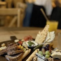 Plank met 2 kazen - aanrader!  at Spritz in Antwerpen