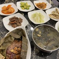 연잎밥 with side dishes and seaweed soup at Pyeonhan Jipbap - 편한집밥 in Busan