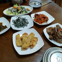 We had so many things to eat!  at Pyeonhan Jipbap - 편한집밥 in Busan