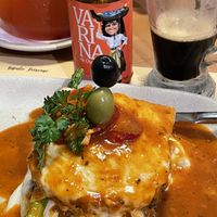 Francesinha vegan e cerveja local!  at Tudo aos Molhos in Sao Joao Da Madeira