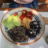 Bowl avocado sem ovo at Alimentos da Vila in Salvador