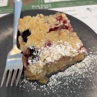 Tarta de manzana y frutos rojos.  at Buenas y Santas in Madrid