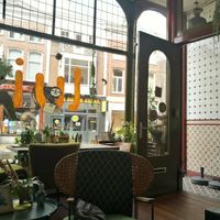 Storefront at Lui Huiskamercafé in Groningen