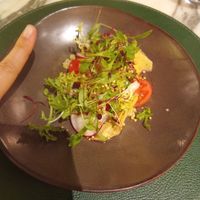Único plato vegano septiembre 2026 (ensalada de quinoa y alcachofa) at The Lygon Arms in Broadway