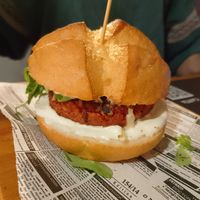 Hamburguesa vegana con pan sin gluten at Txinuk in Getxo